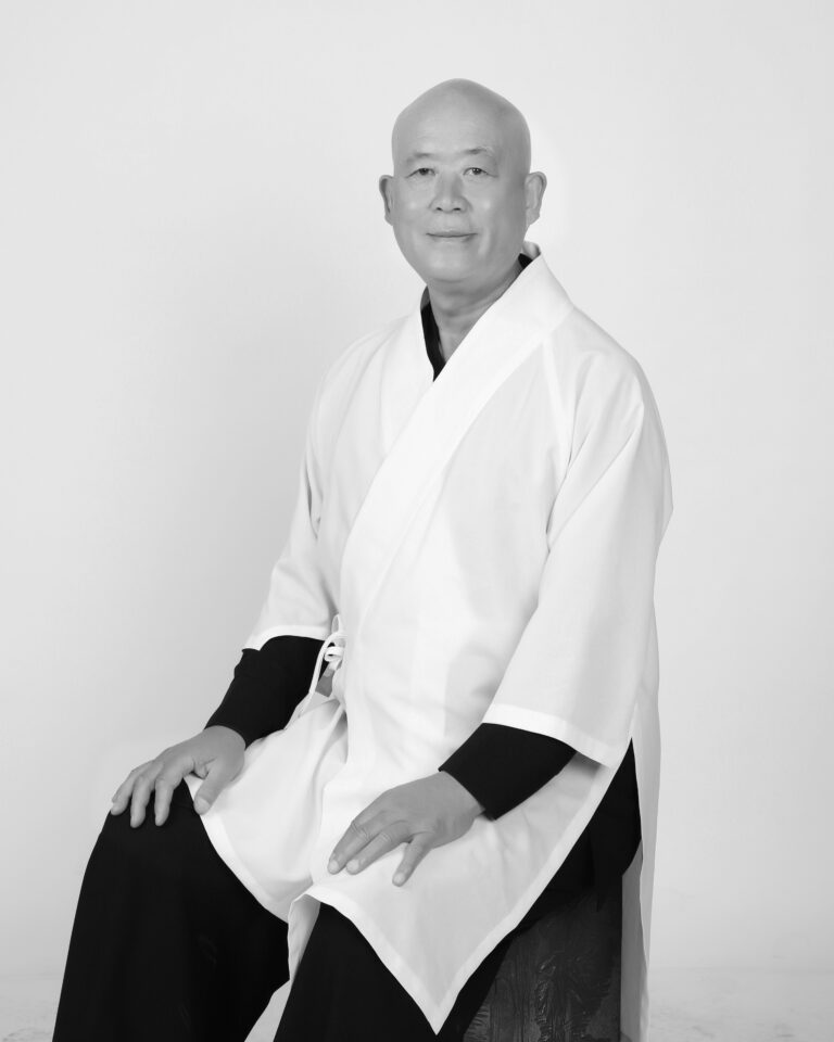 Master Kim’s teaching follows the Taoist tradition to encourage the student’s independence, one’s own thinking and the integration of SunDo into daily life.